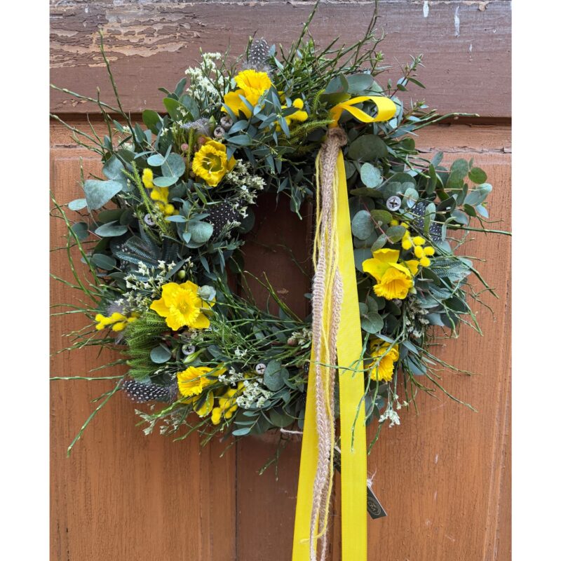 Jarní eucalyptový věnec s borůvčím/průměr 30cm/žluté květy