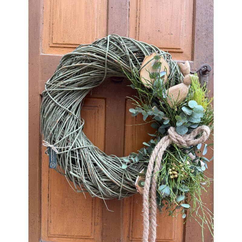 Velký proutěný věnec s eucalyptem a jarními ozdobami/průměr 55cm