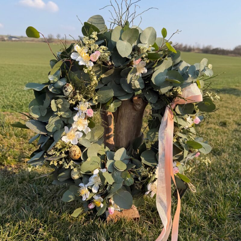 Jarní věnec z eucalyptu v přirozených tónech/průměr 30cm/natural