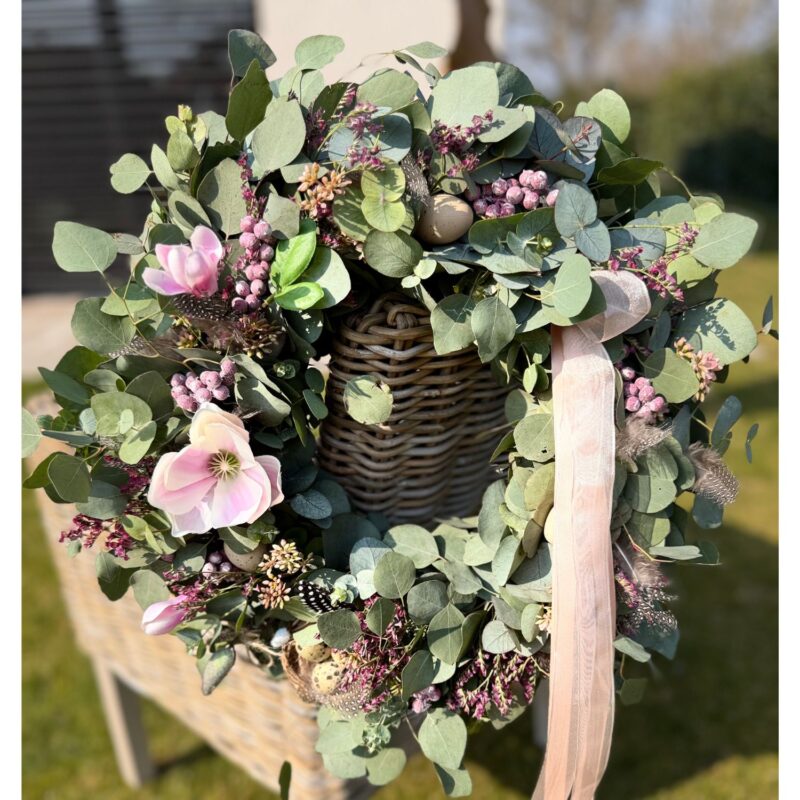 Jarní věnec z živého Eucalyptu v jemných růžových barvách 30/40cm