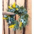 Jarní věnec Eucalyptus & Mimosa/průměr 30cm