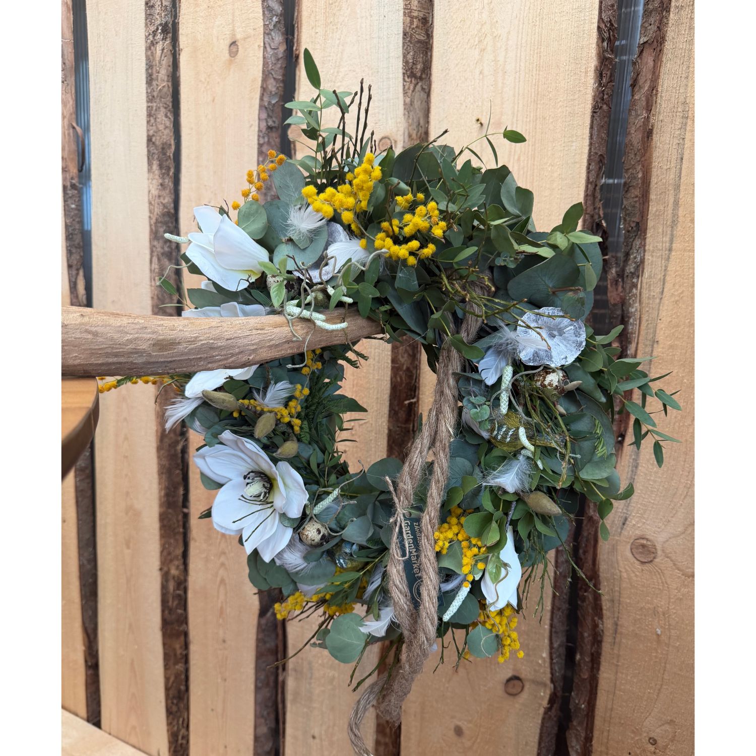 Jarní věnec Eucalyptus & Mimosa s bílými květy/průměr 30cm